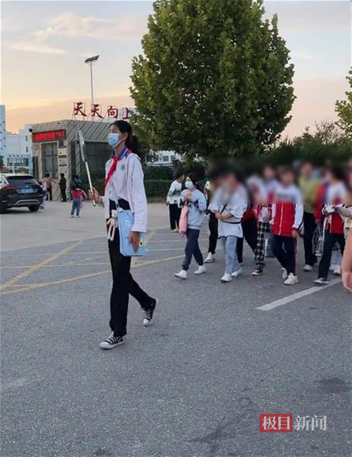 12岁小学生身高1.9米 当排球小将