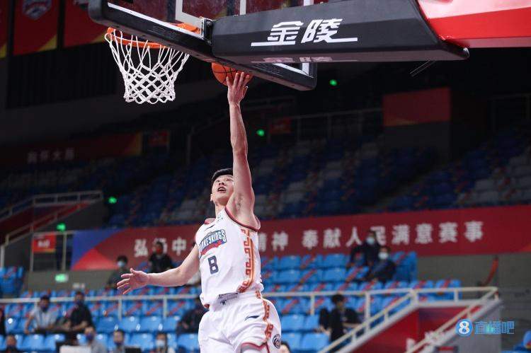 王岚嵚对阵山东队得到19+4+5+3