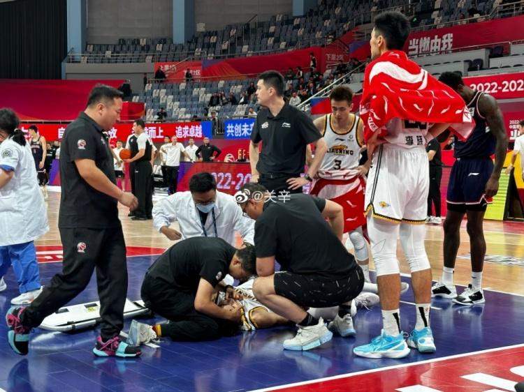 媒体人：刘雁宇腰和颈椎无大碍